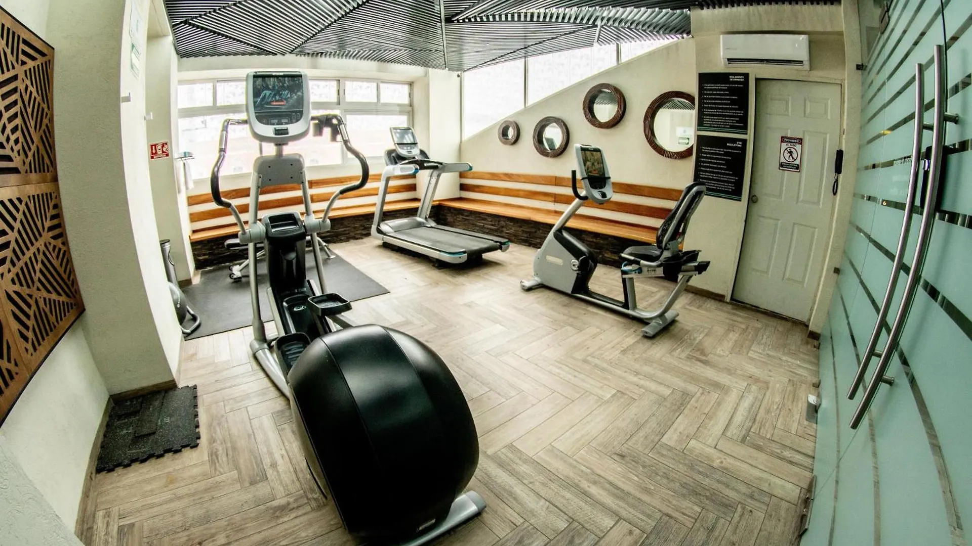 Hotel Dali Plaza Ejecutivo Гвадалахара