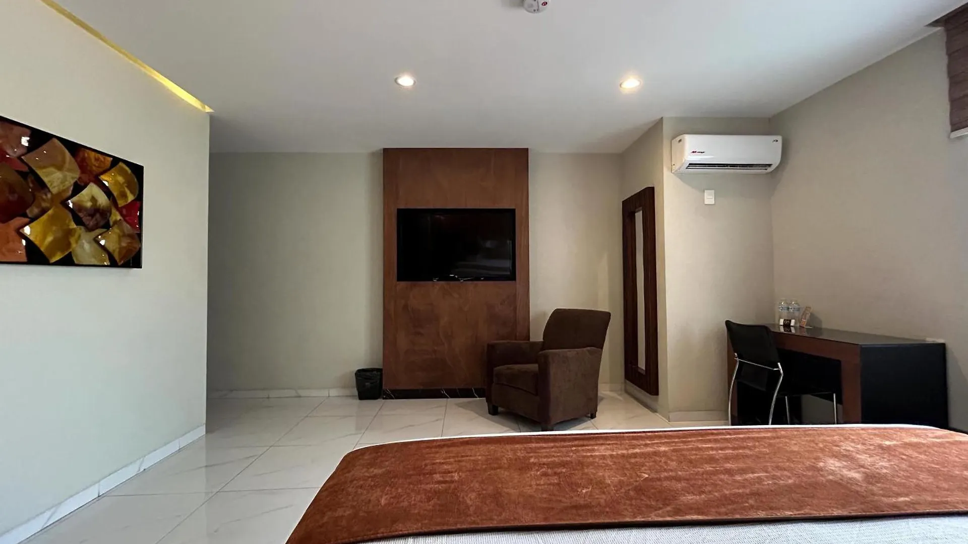 ****  Hotel Dali Plaza Ejecutivo Гвадалахара Мексика