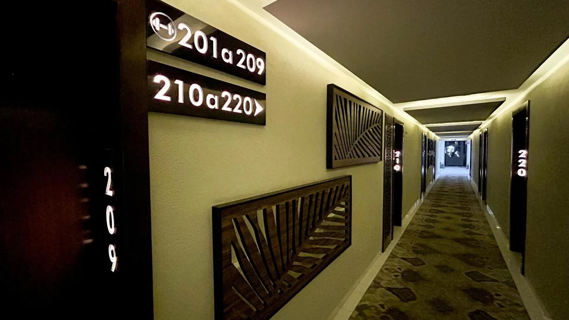 Hotel Dali Plaza Ejecutivo Гвадалахара 4*,