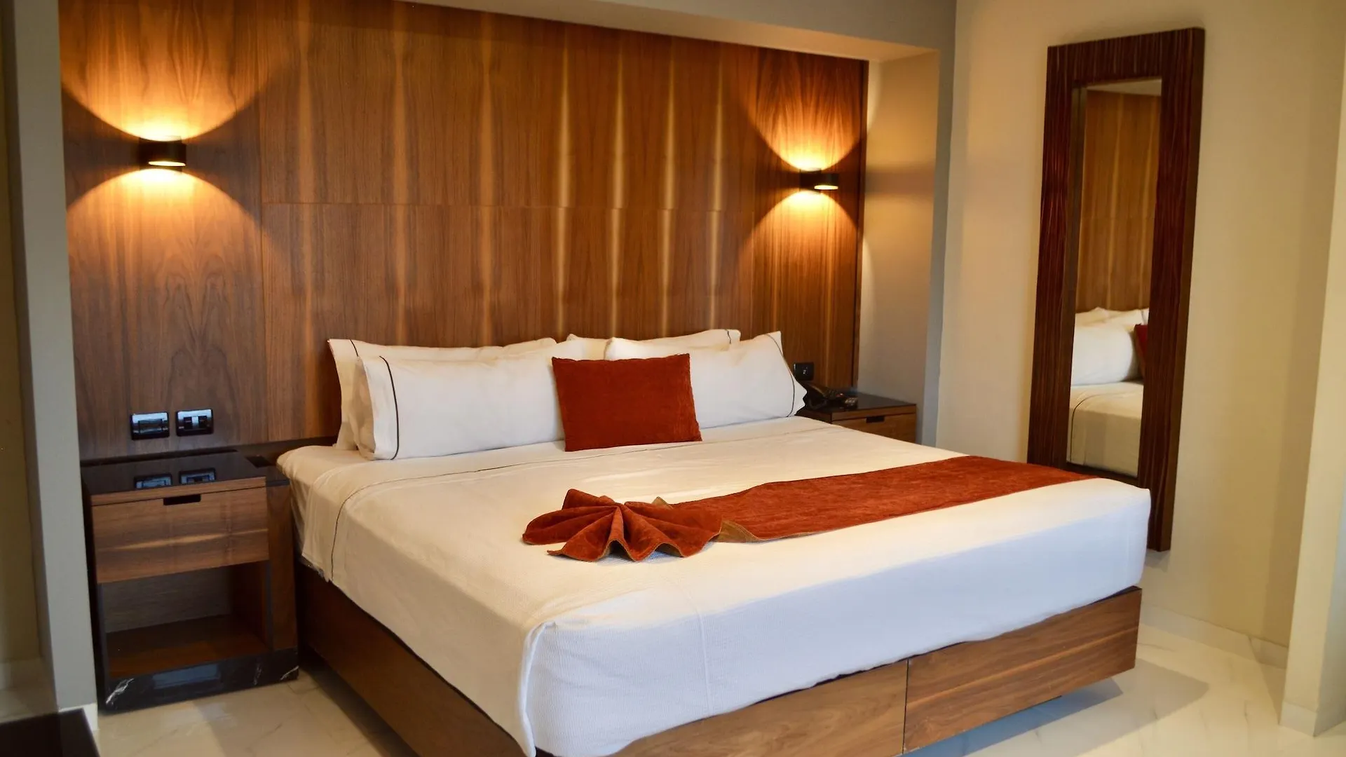 ****  Hotel Dali Plaza Ejecutivo Guadalajara Mexico